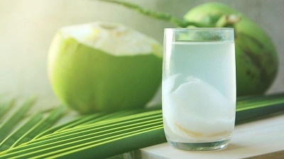 Nước dừa （ヌオック・ヅア） ：ココナッツウォーター